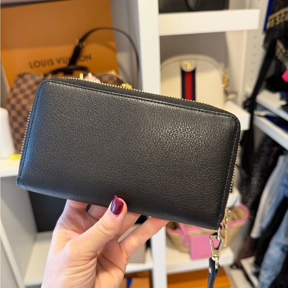 Michael Kors clutch black 🖤 - Picture 3 of 3
